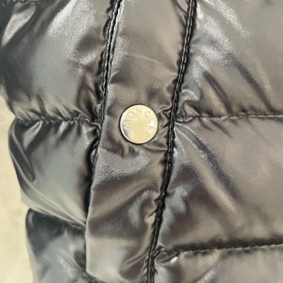 MONCLER Reversible Puffer {4T} Toddler Black & Red White Blue - Picture 7 of 16